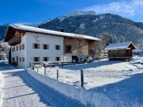 Hof Ida, Bach